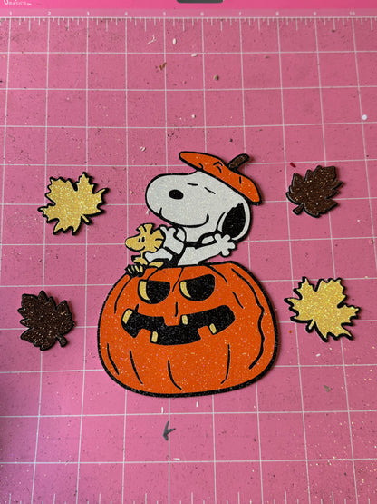 Snoopy Pumpkin w/ Leaves Halloween Topper